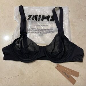 SKIMS NO SHOW MOLDED UNLINED DEMI BRA - ONYX